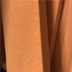 Hoja de goma espuma natural vulcanizada del látex de la célula abierta del naranja para la limpieza